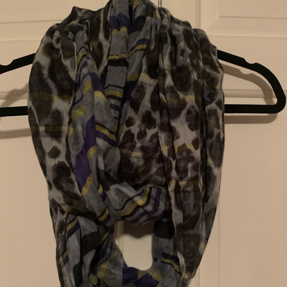 Reversible circle scarf